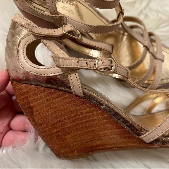Seychelles Wedges Beige Strappy Gold Back Wooden Heel - Picture 3 of 10